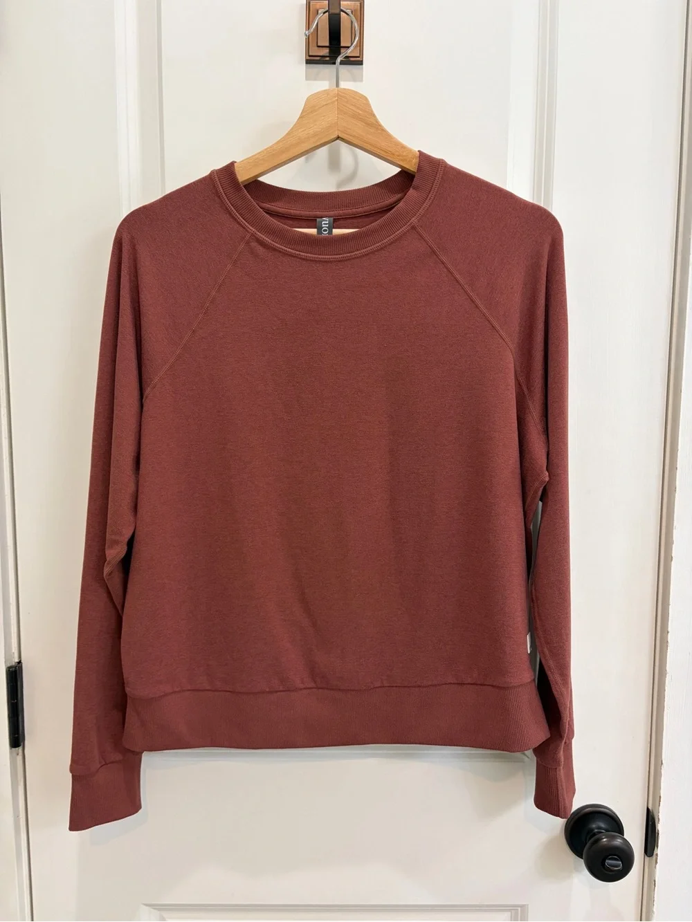 Vuori Women’s Halo Crewneck pullover, Small, Rosewood - Picture 3 of 16